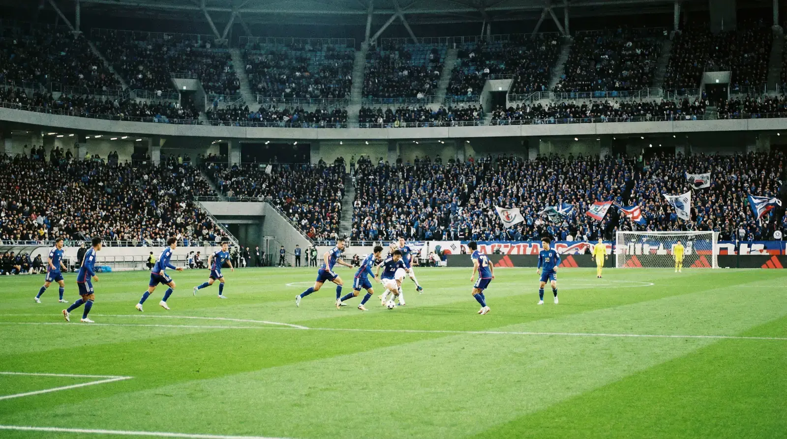 La nazionale giapponese Samurai Blue in maglia blu per il Mondiale 2026