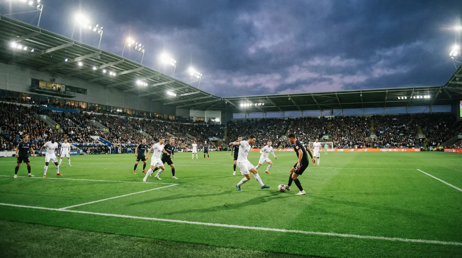 La nazionale inglese dei Tre Leoni in maglia bianca per il Mondiale 2026